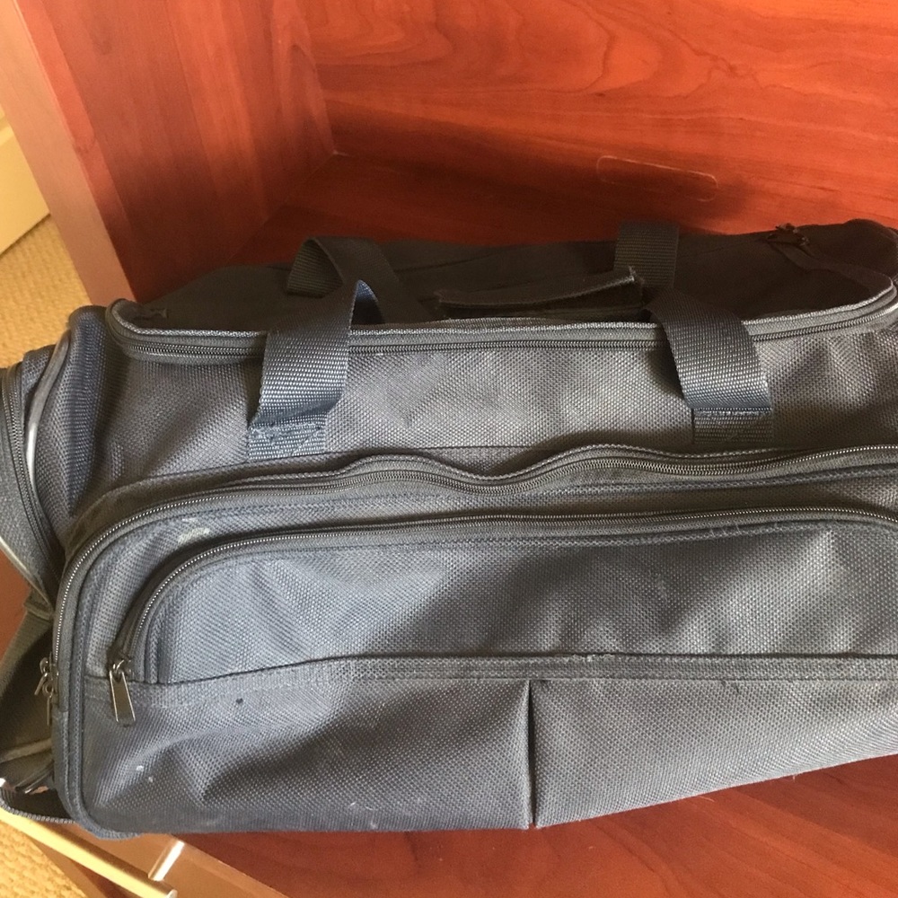 Duffel bag travel luggage suitcase nylon resistant carry-on gym